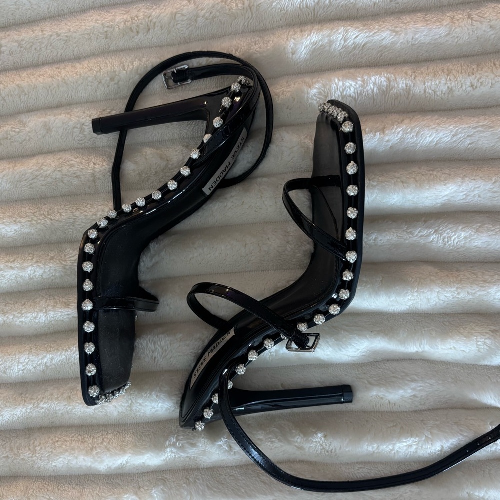 Never worn STEVE MADDEN black diamond heels